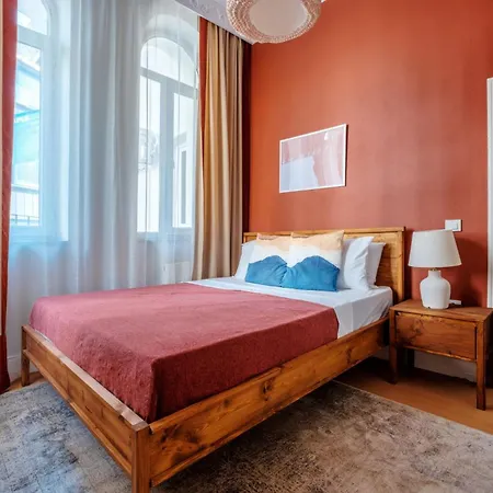 Chic Modern Flat W Balcony 5 Min To Taksim شقة اسطنبول