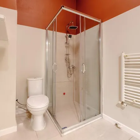 Chic Modern Flat W Balcony 5 Min To Taksim Istanbul