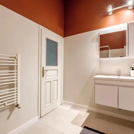 Chic Modern Flat W Balcony 5 Min To Taksim Istanbul