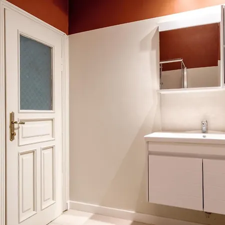 Chic Modern Flat W Balcony 5 Min To Taksim * Istanbul