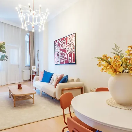 Chic Modern Flat W Balcony 5 Min To Taksim Istanbul