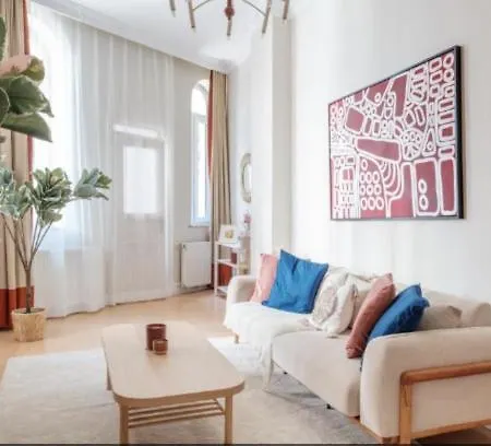 Chic Modern Flat W Balcony 5 Min To Taksim * Istambul